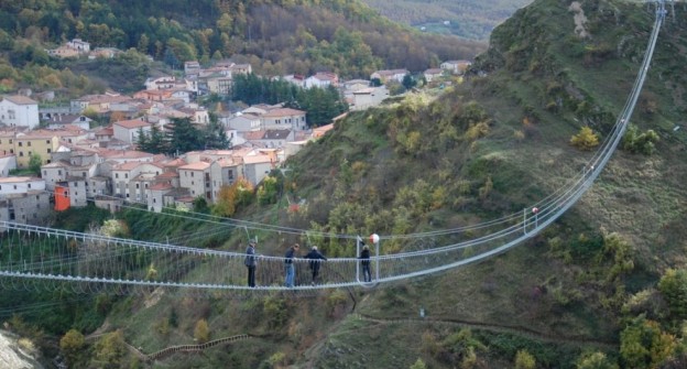 Visita PONTE DELLA LUNA